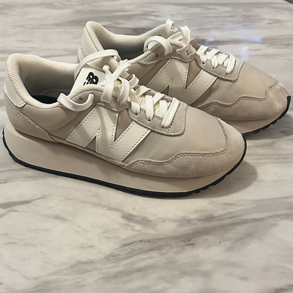 New Balance 327 Beige and White Sneakers